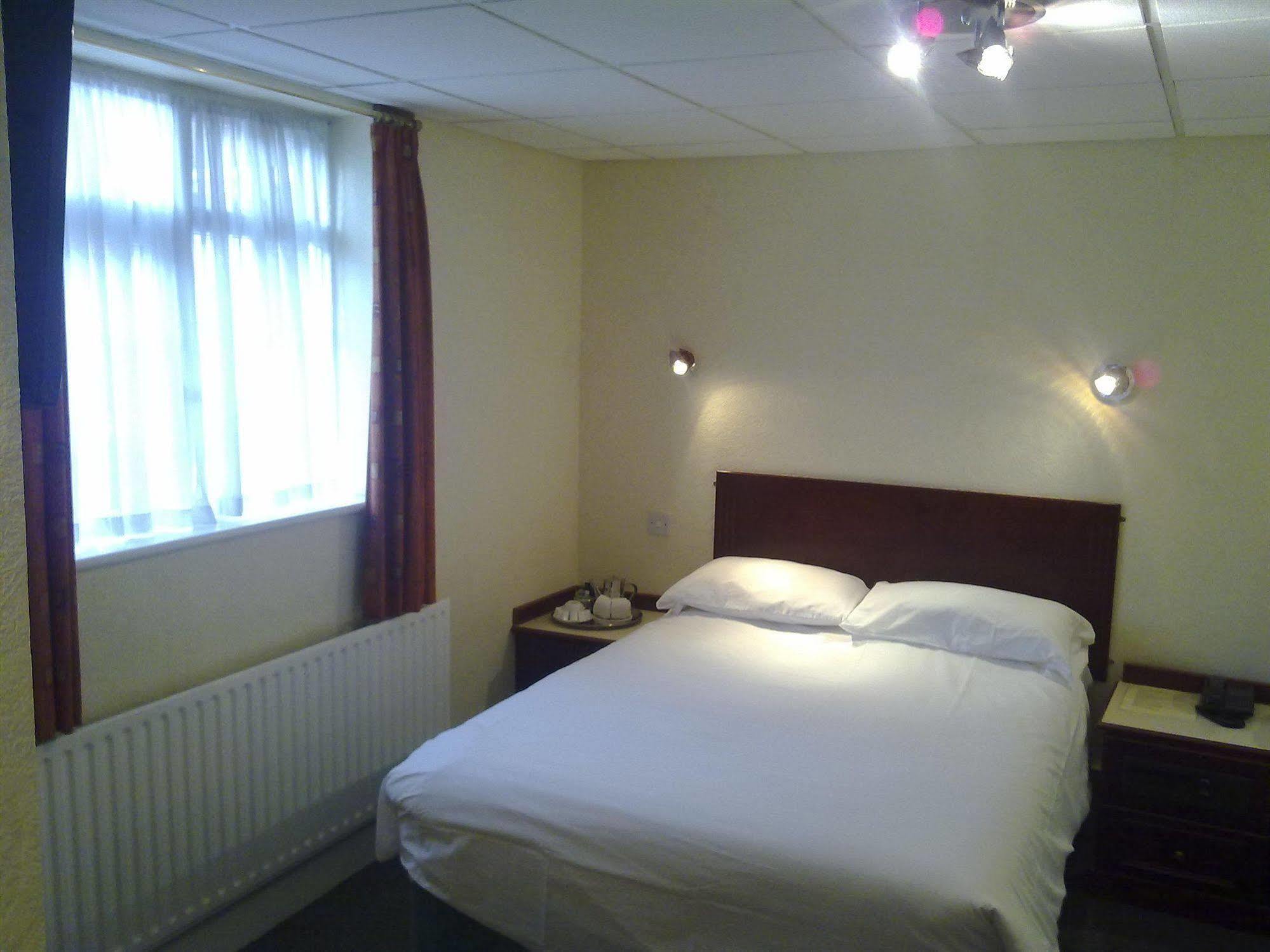 HOTEL CEDAR TREE | ⋆⋆⋆ | RUGELEY, UNITED KINGDOM | SEASON DEALS FROM £49